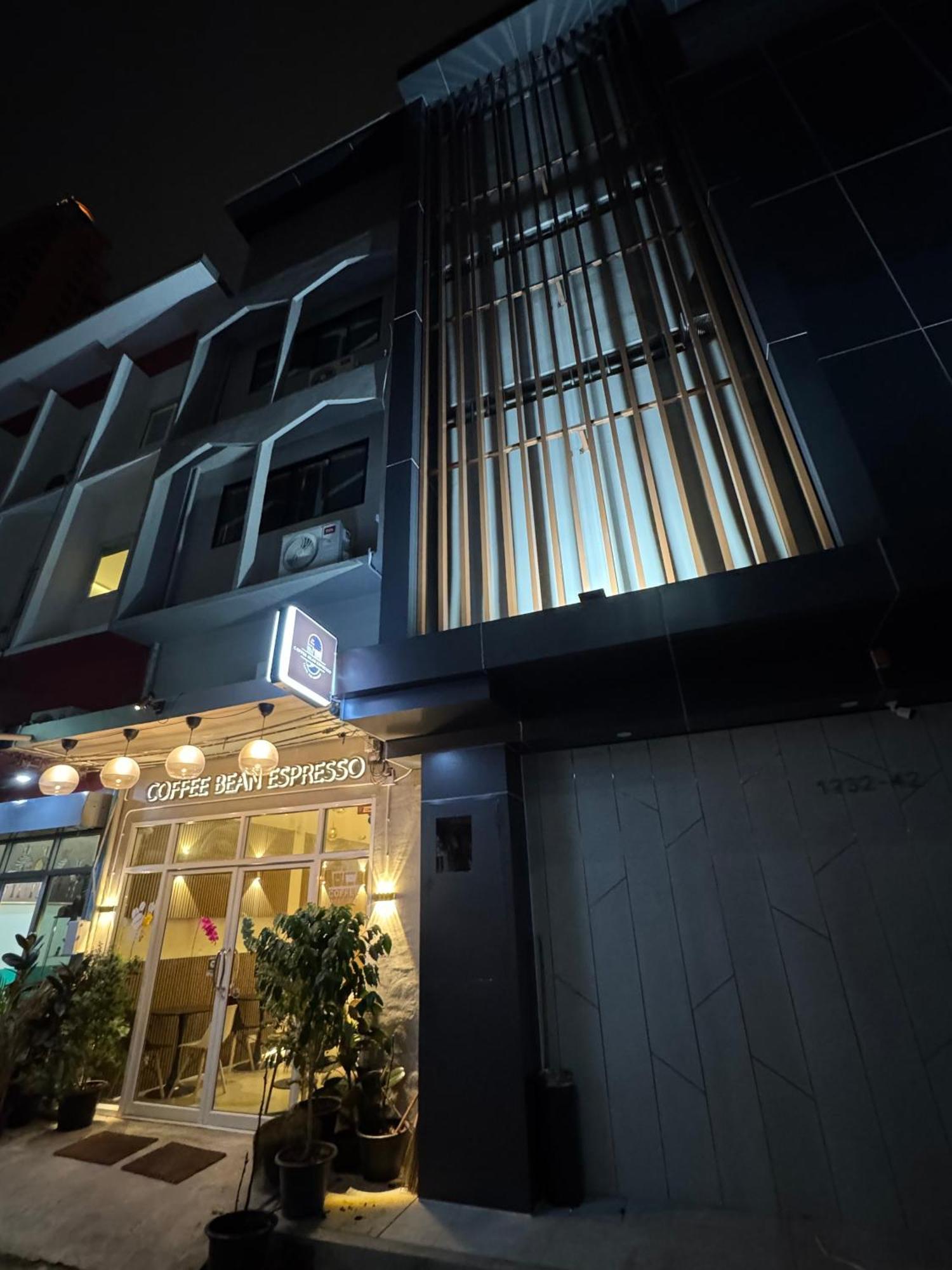 Twenty Two Place Sukhumvit 22 Banguecoque Exterior foto